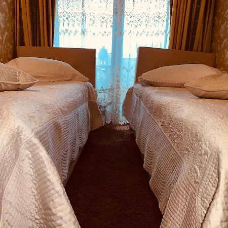 Bed & Breakfast Weena House 3*