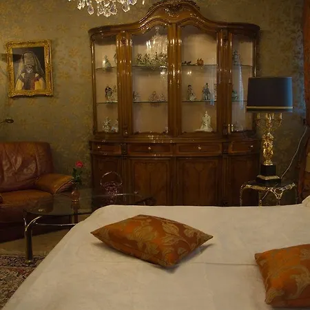 Weena House Bed & Breakfast 3*