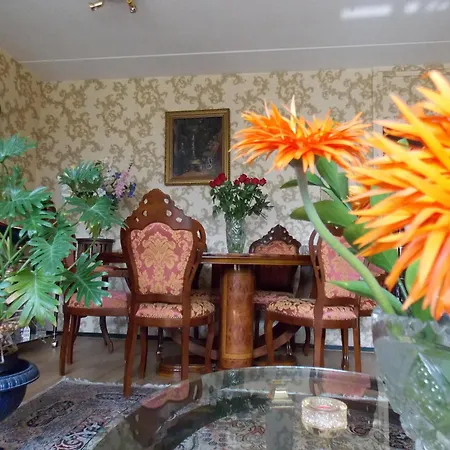 Bed & Breakfast Weena House 3*